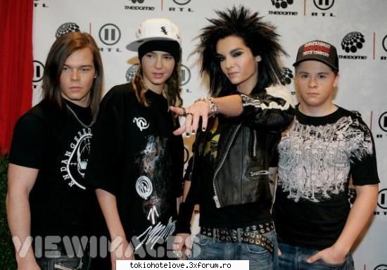eu incep... :finger: poi da de formatia tokio hotel am numai pareri foarte bune! :finger: 
de cei de