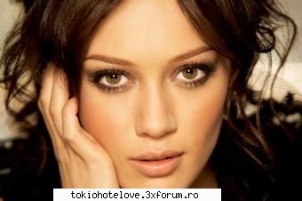 hilary duff s-a dovedit a fi singura artista pop care a rivalizat cu britney spears. s-a facut
