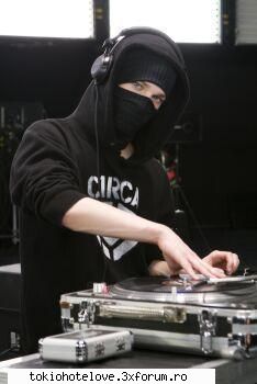 Nevada Tan rulzz - Instrumente: Turntable/Mixer/Sampler Nume: Jan - Muzica.