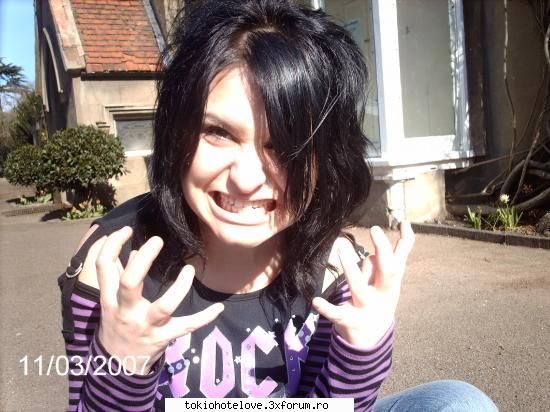 hy again!! sunt adina,am 15 ani locuiesc in in anglia and if you have pun ji 2 poze cu mn k sa