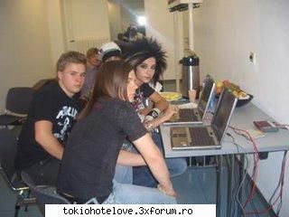 galerie tokio hotel - tokio hotel scriind fanilor - Poze