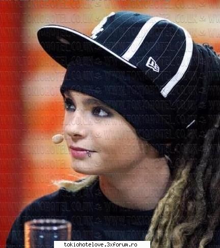 a da?uitete aici ce fata are tom :rotfl:  :rotfl:  :rotfl:  :rotfl:  :rotfl: poze haioase cu th